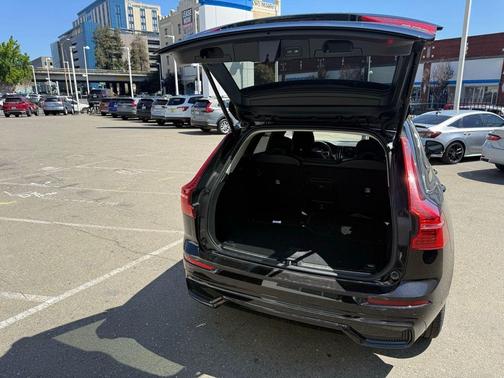 Onyx Black Metallic 2025 Volvo XC60 B5 Plus