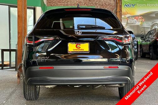 Crystal Black Pearl 2026 Honda HR-V LX