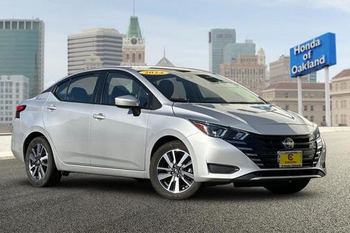 Brilliant Silver Metallic 2024 Nissan Versa 1.6 SV