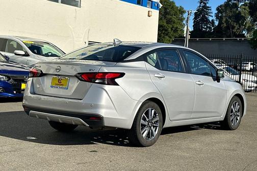 Brilliant Silver Metallic 2024 Nissan Versa 1.6 SV