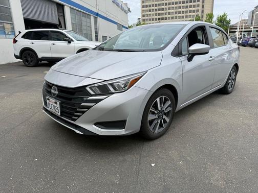 Brilliant Silver Metallic 2024 Nissan Versa 1.6 SV