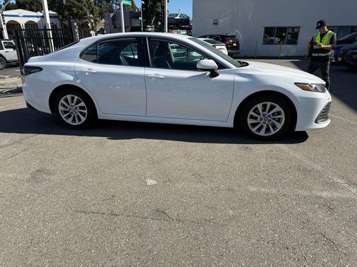 Ice Cap 2024 Toyota Camry LE