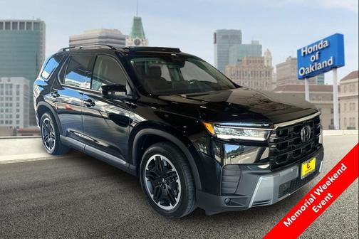 Crystal Black Pearl 2026 Honda Pilot Touring 8-Passenger