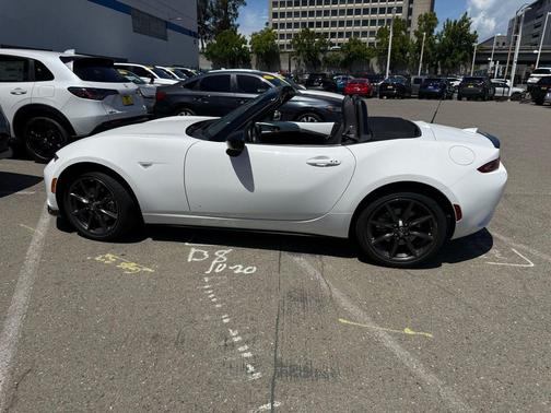 Arctic White 2016 Mazda MX-5 Miata Club