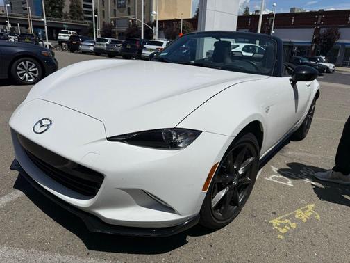 Arctic White 2016 Mazda MX-5 Miata Club