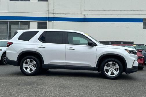 Platinum White Pearl 2023 Honda Pilot AWD LX