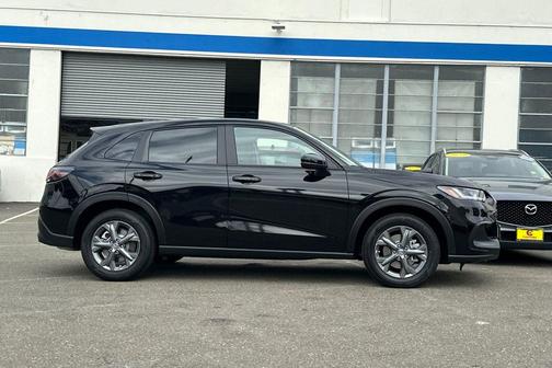 Crystal Black Pearl 2027 Honda HR-V LX