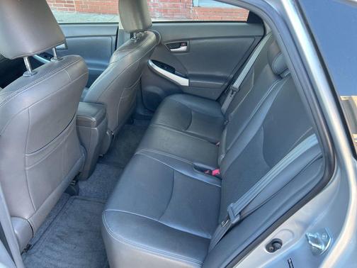 2010 Toyota Prius III