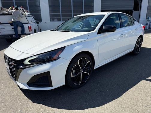Glacier White 2024 Nissan Altima SR FWD