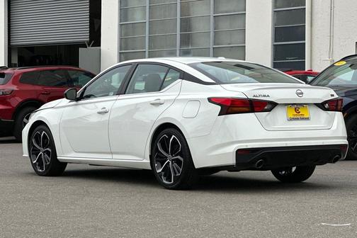 Glacier White 2024 Nissan Altima SR FWD