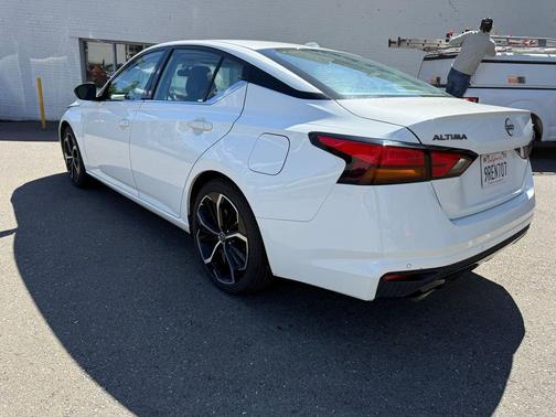 Glacier White 2024 Nissan Altima SR FWD