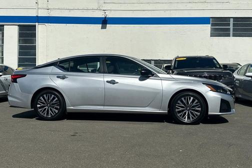 Brilliant Silver Metallic 2024 Nissan Altima 2.5 SV