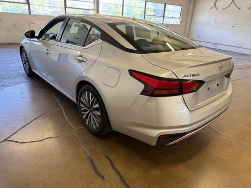 Brilliant Silver Metallic 2024 Nissan Altima 2.5 SV