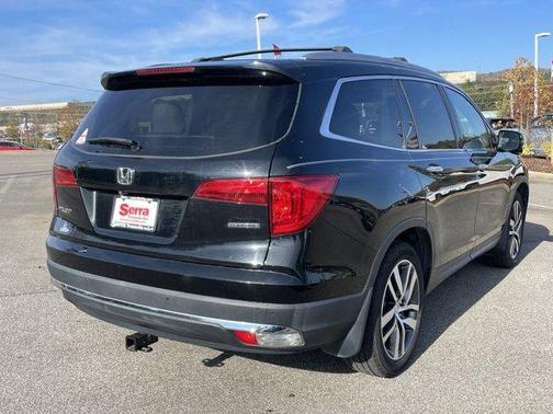 Photo 5 of 28 of 2017 Honda Pilot Touring