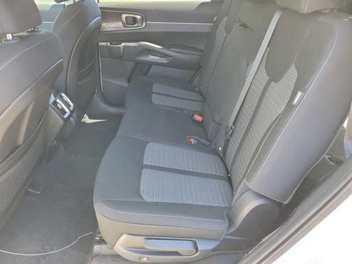 2025 Kia Sorento LX
