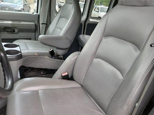 2010 Ford E350 Super Duty XLT