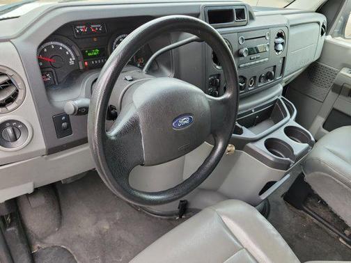 2010 Ford E350 Super Duty XLT