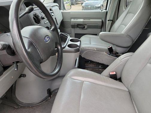 2010 Ford E350 Super Duty XLT