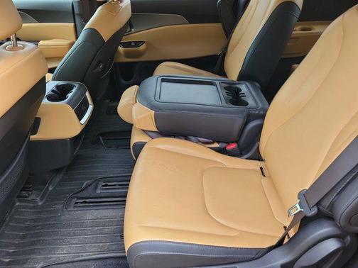 2022 Kia Carnival LXS