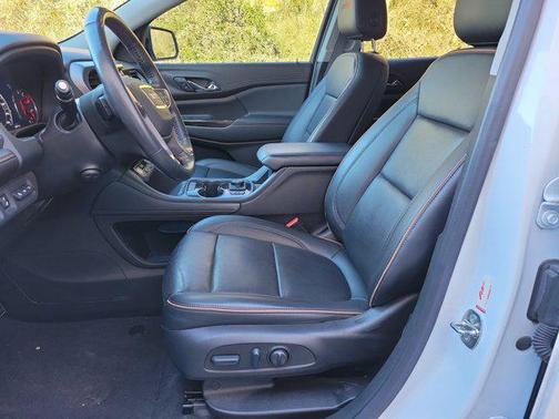 2022 GMC Acadia AWD AT4