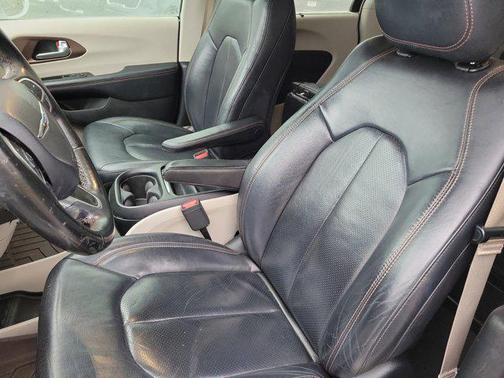 2018 Chrysler Pacifica Touring-L