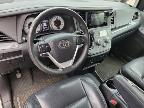 2017 Toyota Sienna SE