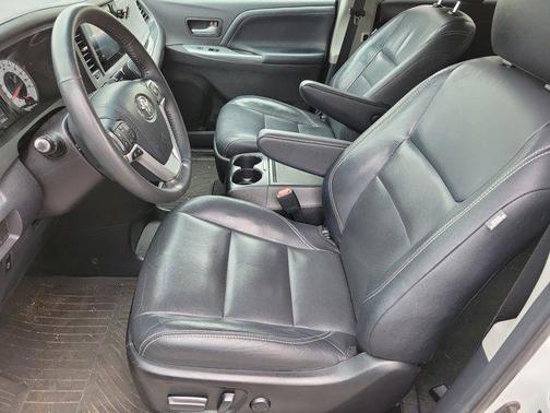2017 Toyota Sienna SE