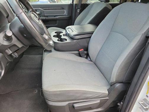2020 RAM 2500 Big Horn Crew Cab 4X4 6'4' Box