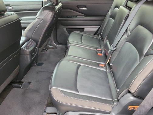 2024 Nissan Pathfinder SL 4WD