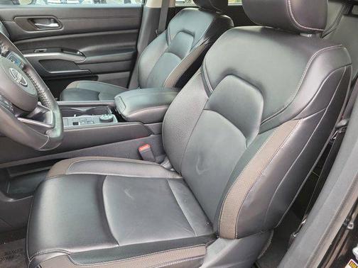 2024 Nissan Pathfinder SL 4WD