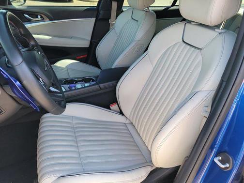 2025 Genesis G70 2.5T RWD