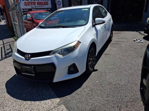 Super White 2015 Toyota Corolla S