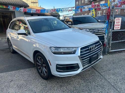 Carrara White 2019 Audi Q7 55 Premium Plus