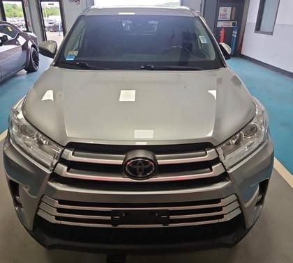 Celestial Silver Metallic 2019 Toyota Highlander XLE