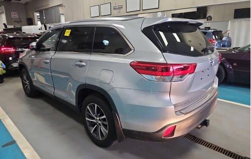 Celestial Silver Metallic 2019 Toyota Highlander XLE
