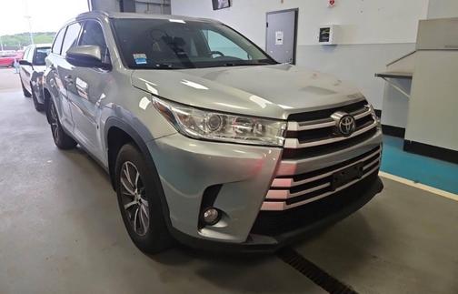 Celestial Silver Metallic 2019 Toyota Highlander XLE