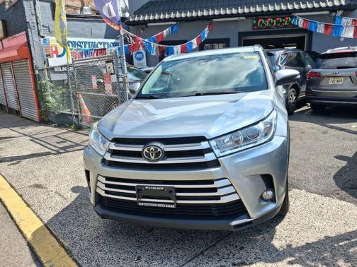 Celestial Silver Metallic 2019 Toyota Highlander XLE