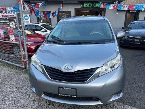Silver Sky Metallic 2014 Toyota Sienna LE