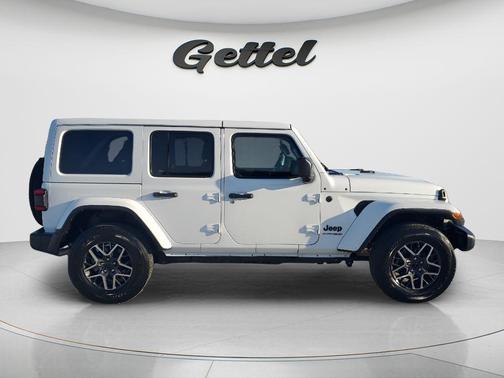 Bright White Clearcoat 2025 Jeep Wrangler 4-Door Sahara 4x4