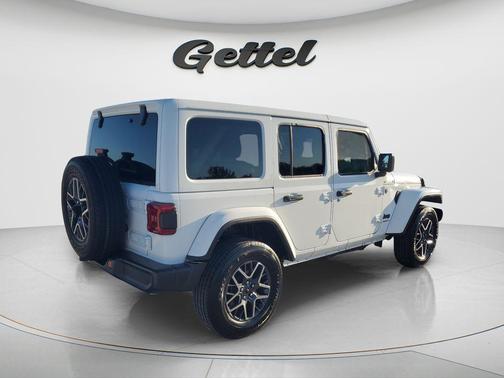 Bright White Clearcoat 2025 Jeep Wrangler 4-Door Sahara 4x4