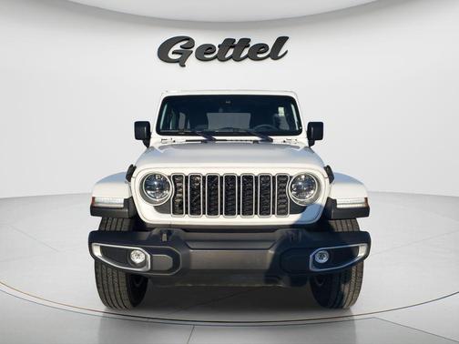 Bright White Clearcoat 2025 Jeep Wrangler 4-Door Sahara 4x4
