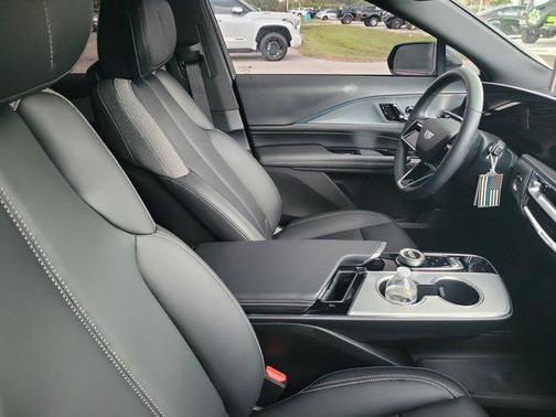 2024 Cadillac LYRIQ Tech w/1SA