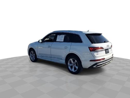 2022 Audi Q7 45 Premium