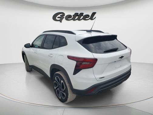 Summit White 2025 Chevrolet Trax FWD 2RS