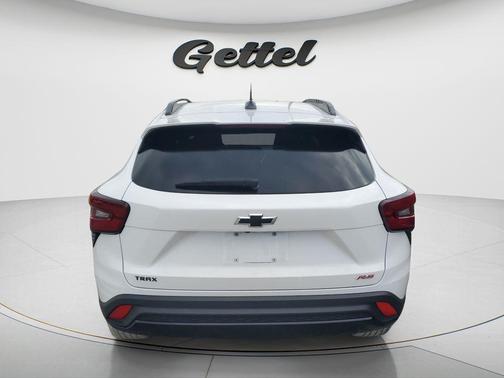 Summit White 2025 Chevrolet Trax FWD 2RS