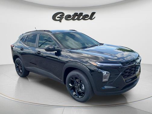Mosaic Black Metallic 2026 Chevrolet Trax LT