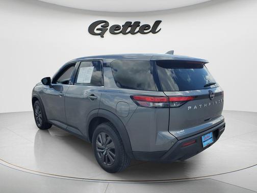 2022 Nissan Pathfinder S 2WD