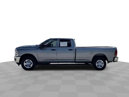 2023 RAM 2500 Tradesman Crew Cab 4x2 8' Box