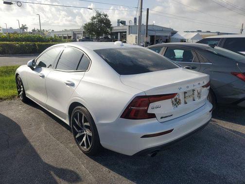 2020 Volvo S60 T6 Momentum