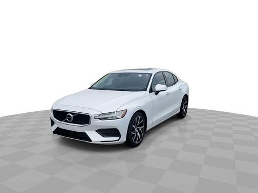 2020 Volvo S60 T6 Momentum